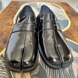 unisex Black Split-Toe Loafers fake